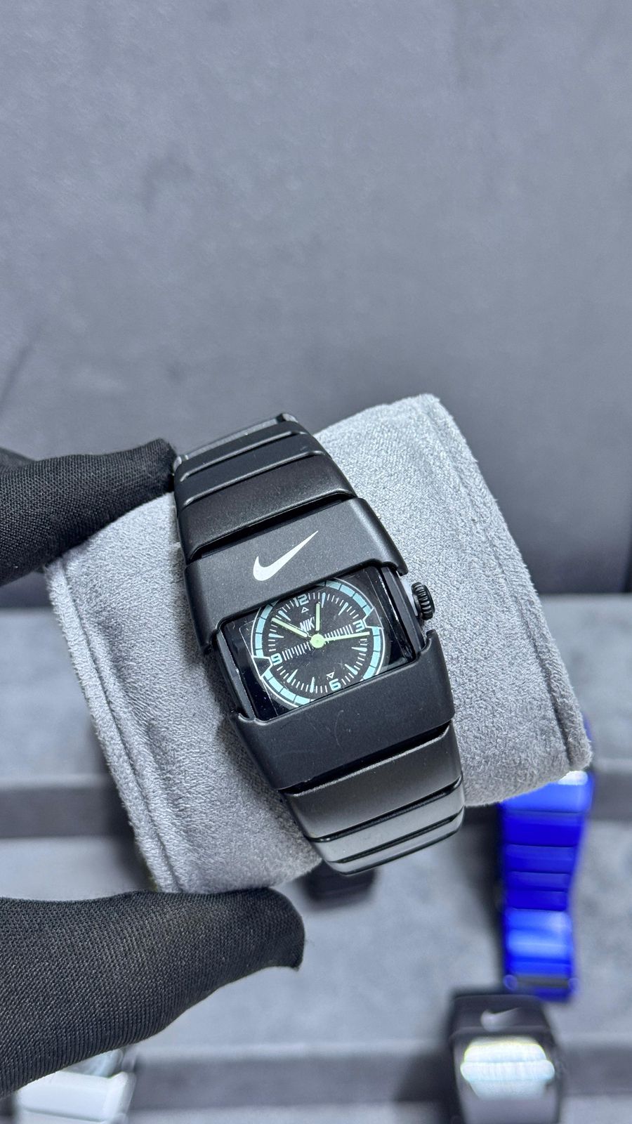 Nike Retro Sport Watch – Sleek Silver Edition