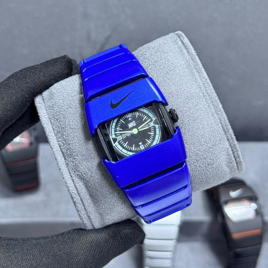 Nike Retro Sport Watch – Sleek Silver Edition